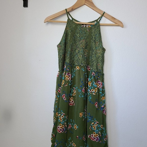 TARGET | GREEN DRESS - Picture 2 of 12